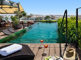 Profitez de la superbe piscine sur le toit