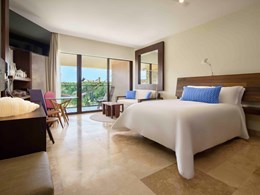 Swim Up Garden Suite