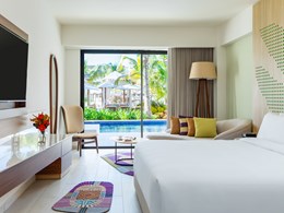 Club One Bedroom Master Swim Up Suite 