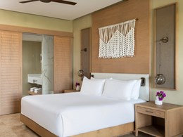 Club Level Junior Suite Ocean Front Swim Out King 