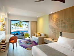 Club Ocean Front Junior Suite Swim Up