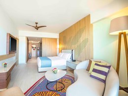 Club One Bedroom Master Swim Up Suite 