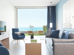 One Bedroom Family Suite Sea View 