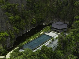 Profitez d'un moment suspendu autour de la piscine