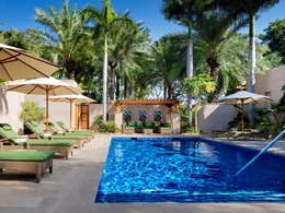 Profitez de la superbe piscine du spa du Jumeirah Al Naseem