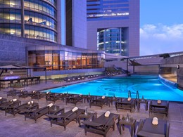 La superbe piscine de l'hôtel Jumeirah At Etihad Towers
