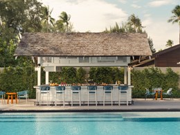 Rafraîchissez vous au Shades au bord de la piscine