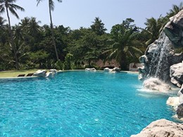 La cascade de la piscine du Koh Tao Cabana