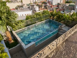 La piscine à débordement sur les toits de Hanoi