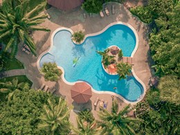 Profitez de la superbe piscine 