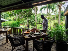 Cuisine locale et inspirations mauriciennes au restaurant Makak