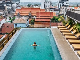 Détendez-vous au bord de la piscine 