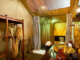 La salle de bain, typique des tentes safari