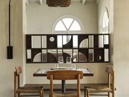 Cadre raffiné du restaurant Alas Ouzeri