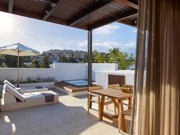 River Passage Junior Suite With Jetted Tub