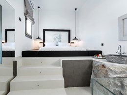 Deluxe Suite with Sharing Pool and Hot Tub