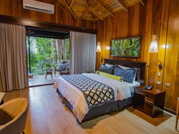 La chambre du Bungalow Deluxe Jacuzzi