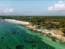 Vue aérienne de l'hôtel et la plage