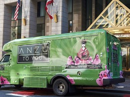 L'Anzu Food Truck situé sur le trottoir de l'hôtel Nikko