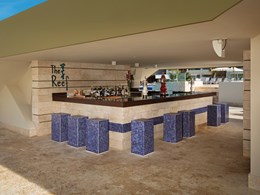 Rafraichissez vous au bar The Reef