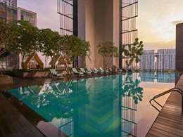 La piscine de l'Oasia Hotel Downtonwn à Singapour