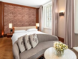 1 King Bed View Deluxe