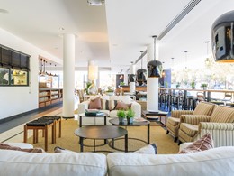 Le lobby de l'Octant Hotels Praia Verde au Portugal
