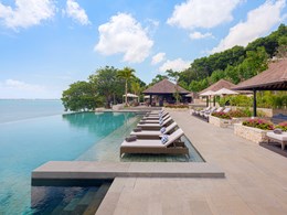 La magnifique piscine à débordement