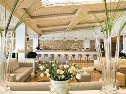 Le Lounge Bar de l'hôtel Sani Club situé en Grèce