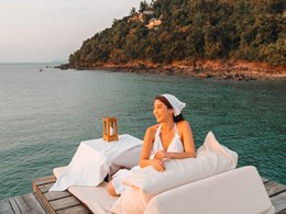 Contemplez un magnifique coucher de soleil sur le ponton