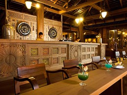 Le bar de la plage de l'hôtel Santhiya Resort en Thailande