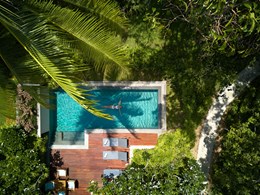 La piscine de la Two Bedroom Grand Deluxe Beachfront Villa 