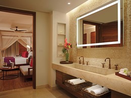 Preferred Club Junior Suite Swim Out Pool View