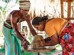 Confection de poteries par les artisans locaux à Yala