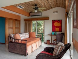 La Honeymoon Room 