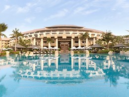 Profitez de la superbe piscine