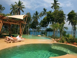 La piscine de l'hôtel de luxe Soneva Kiri situé en Thailande