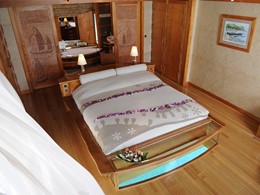 Taha'a Overwater Suite