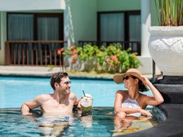 Rafraichissez vous au bord de la piscine