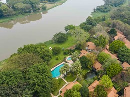 Au coeur d'un paysage verdoyant bordant la rivière