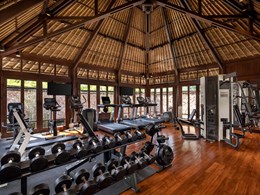 Gardez la forme dans la vaste salle de fitness