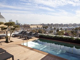 La piscine du Serras situé dans le quartier gothique de Barcelone