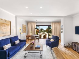 Blue Oasis Suite - Living Room 