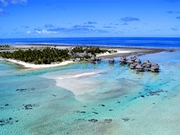 Vue aérienne de l'hôtel Le Tikehau by Pearl Resorts situé en Polynésie