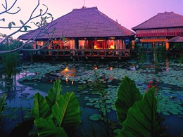 Vue du restaurant de l'hôtel Tugu Bali à Tanah Lot