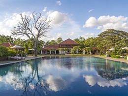 La piscine de l'hôtel Ulagalla Resort au Sri Lanka