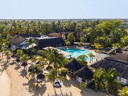 Bordé par le lagon turquoise et des jardins tropicaux luxuriants