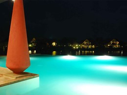 La piscine de l'hôtel Vil Uyana au Sri Lanka