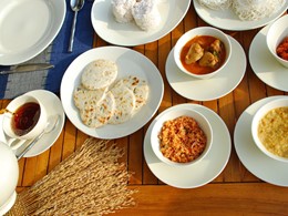 Petit déjeuner typiquement Sri Lankais du Vil Uyana 
