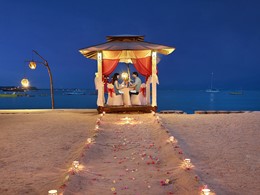 Dîner romantique à l'hôtel Vila Ombak à Lombok